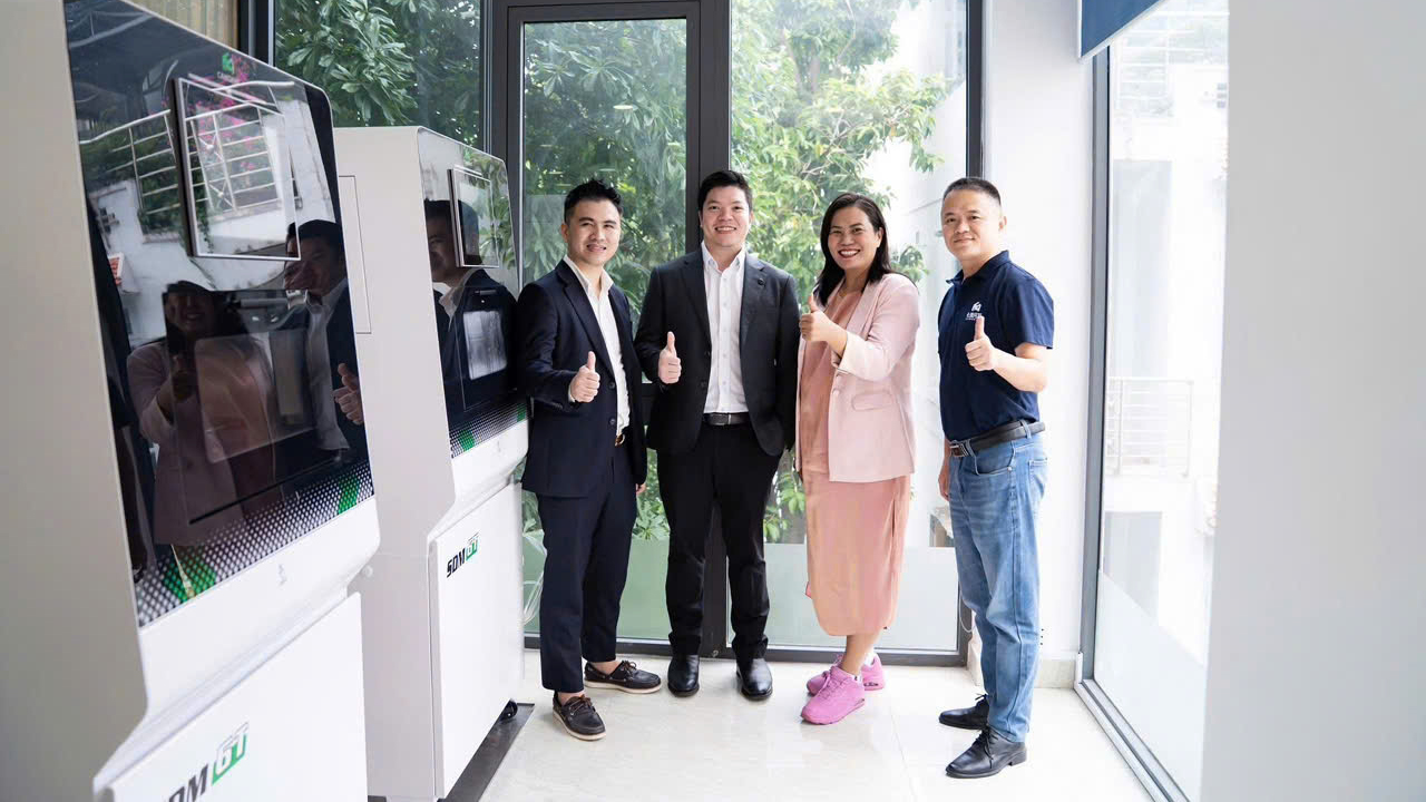 Thiết bị CAD/CAM 5 trục tại Diamond Dental Group