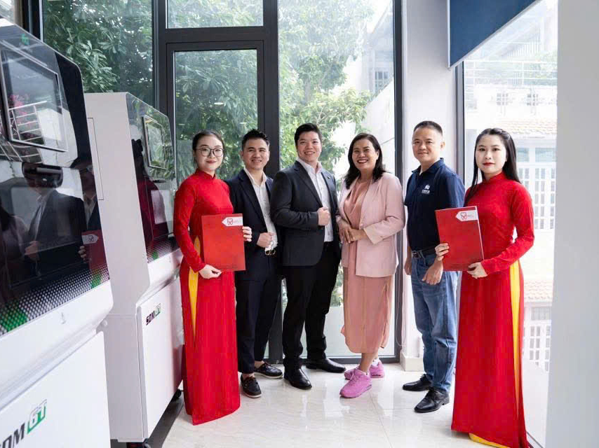 Lễ ký kết và bàn giao máy SDM6T Camdent