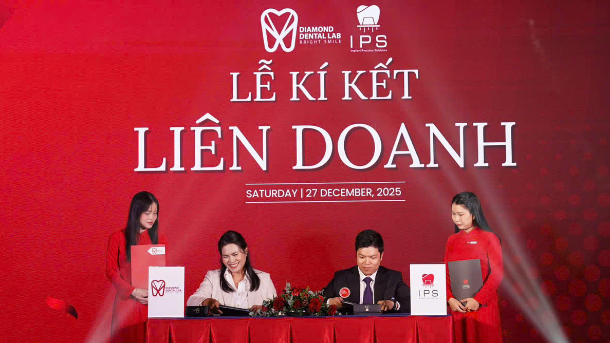 Đại diện hai đơn vị tại lễ ký kết liên doanh