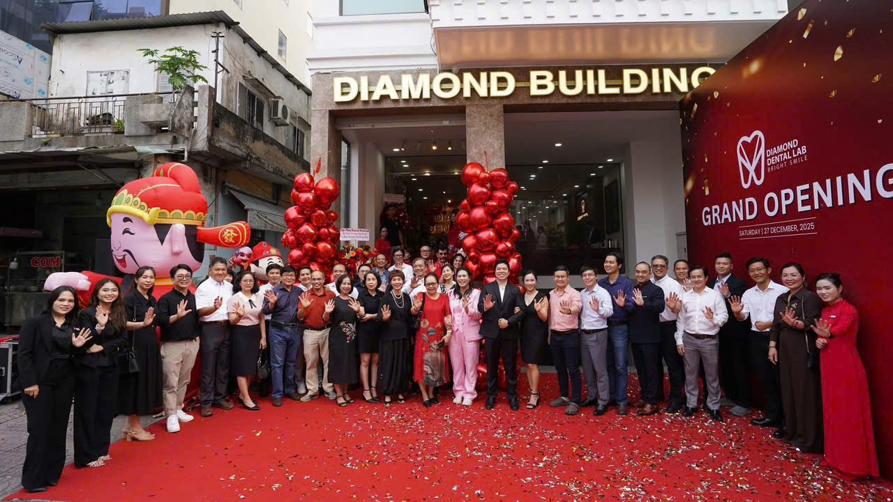 Ban lãnh đạo và khách mời tại lễ kỷ niệm Diamond