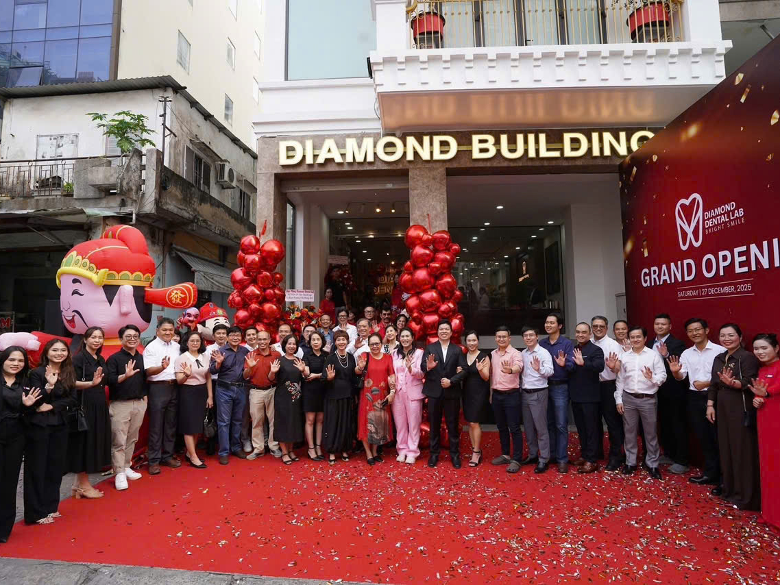 Ban lãnh đạo và khách mời tại lễ kỷ niệm Diamond