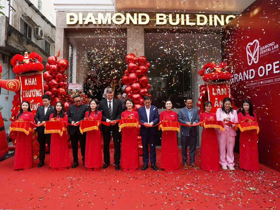 Khoảnh khắc tri ân trong lễ 10 năm Diamond